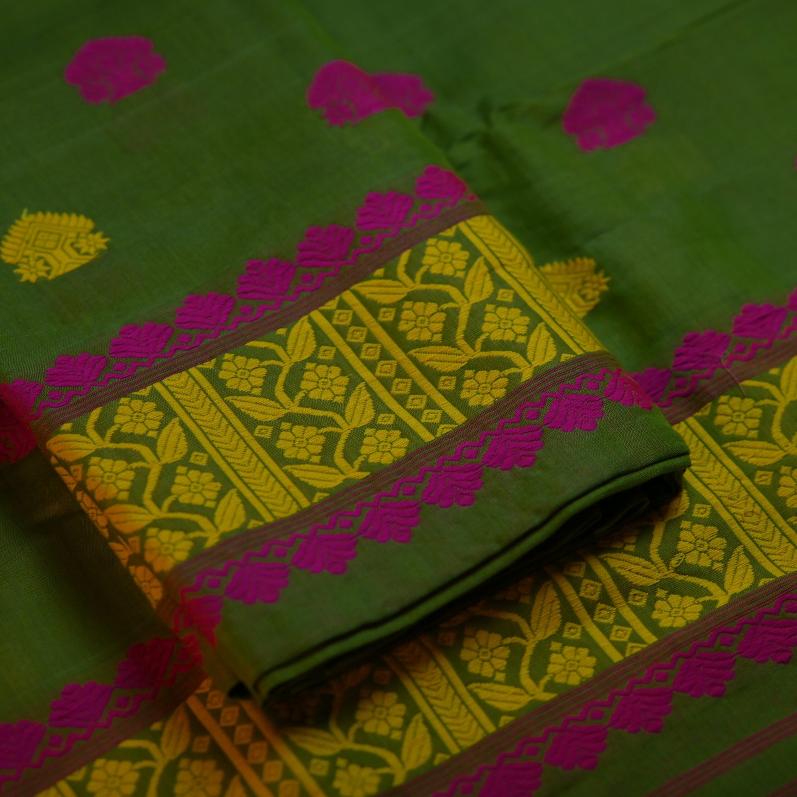 Handcrafted Nunee Cotton Sador Mekhela with unstitched Blouse piece - Image 3