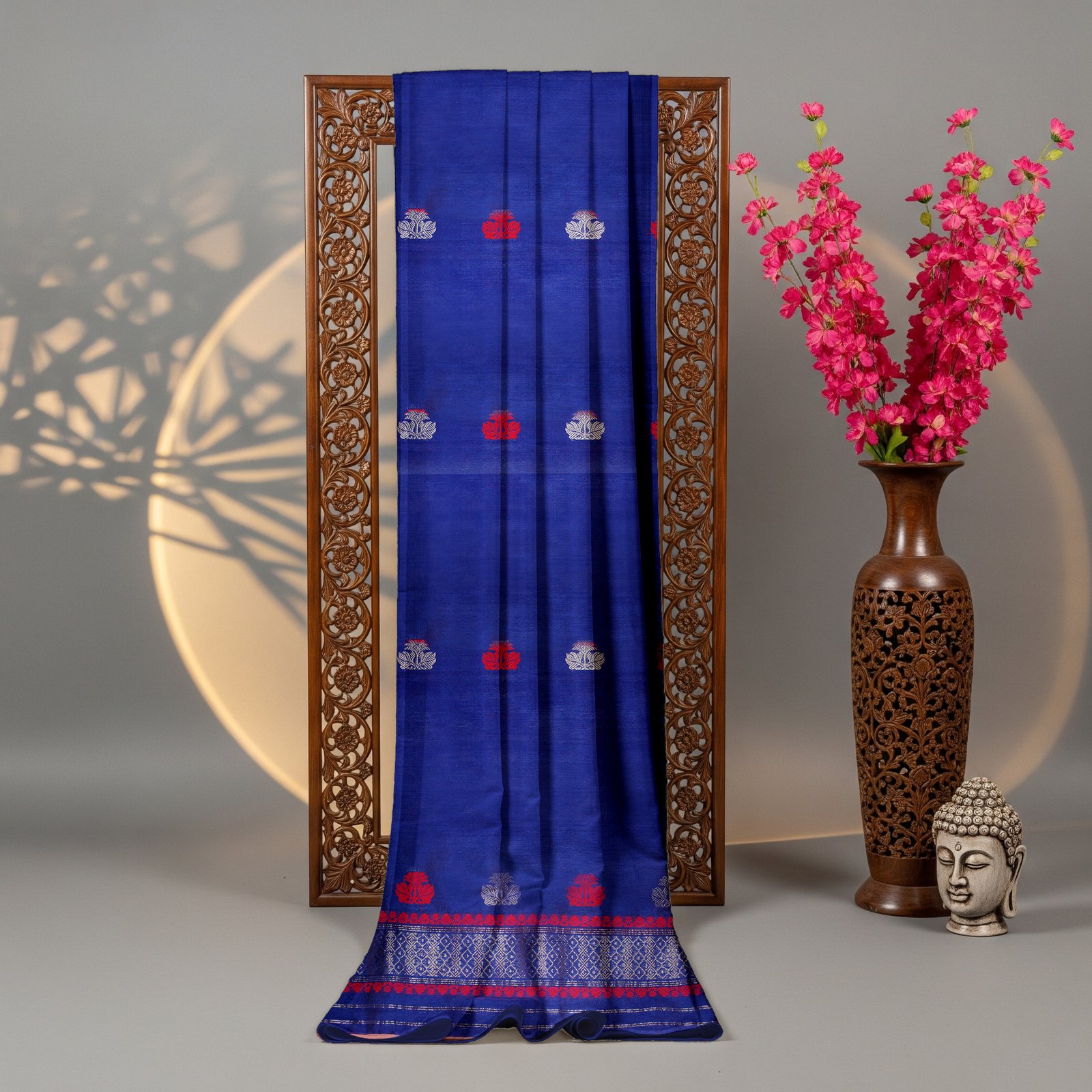 Handcrafted Silk Cotton Sador Mekhela with unstitched Blouse piece - Image 2