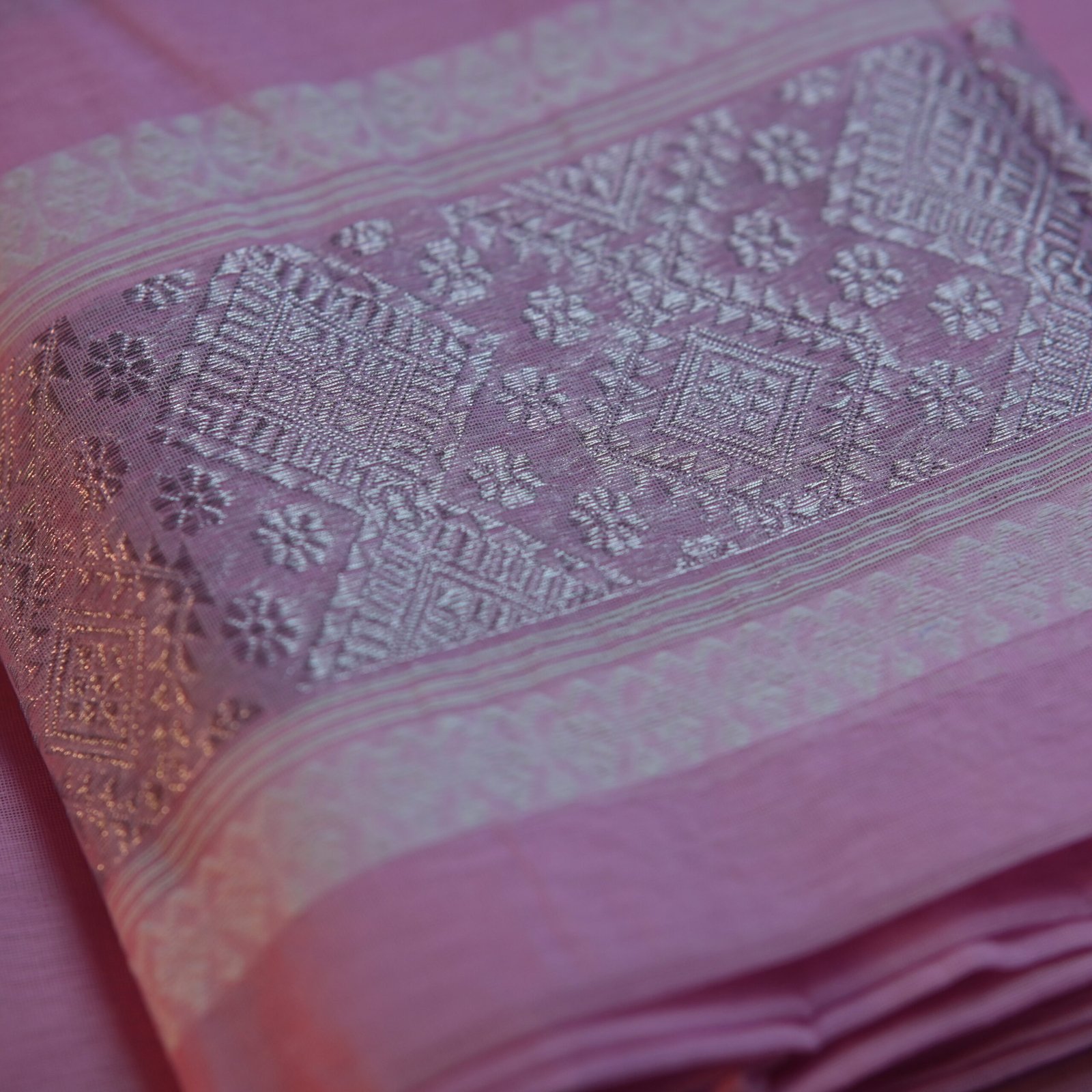 Handmade Nunee pat Sador Mekhela with unstitched Blouse piece - Image 2